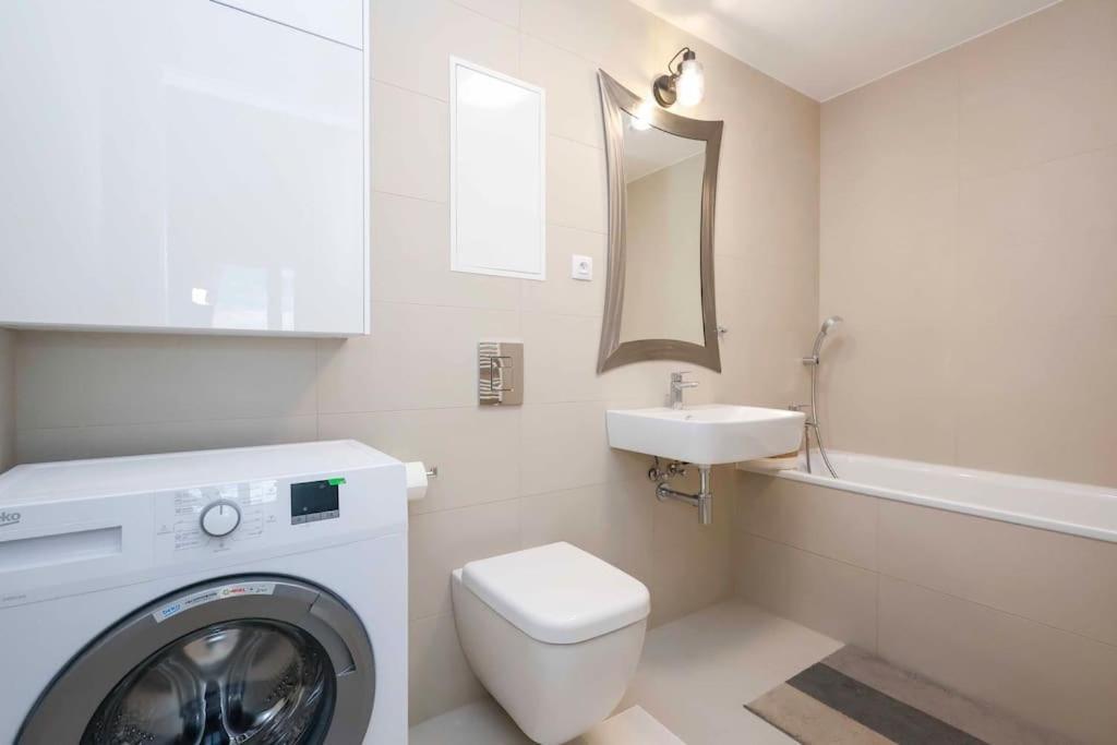 Danubius One - Spacious Apartment W Free Parking Bratislava Exterior photo